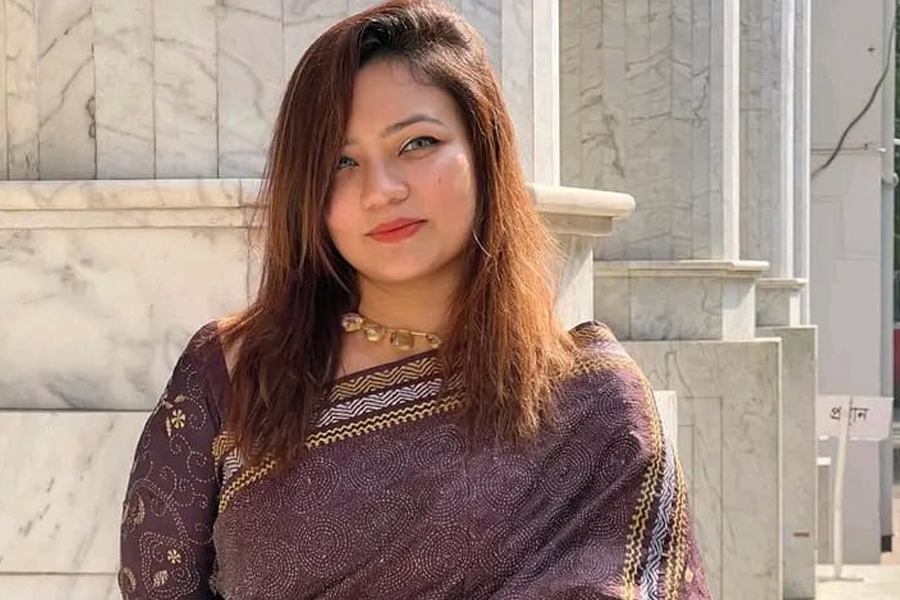 চারজনের বিরুদ্ধে ঢাবি শিক্ষিকা মোনামীর মামলা