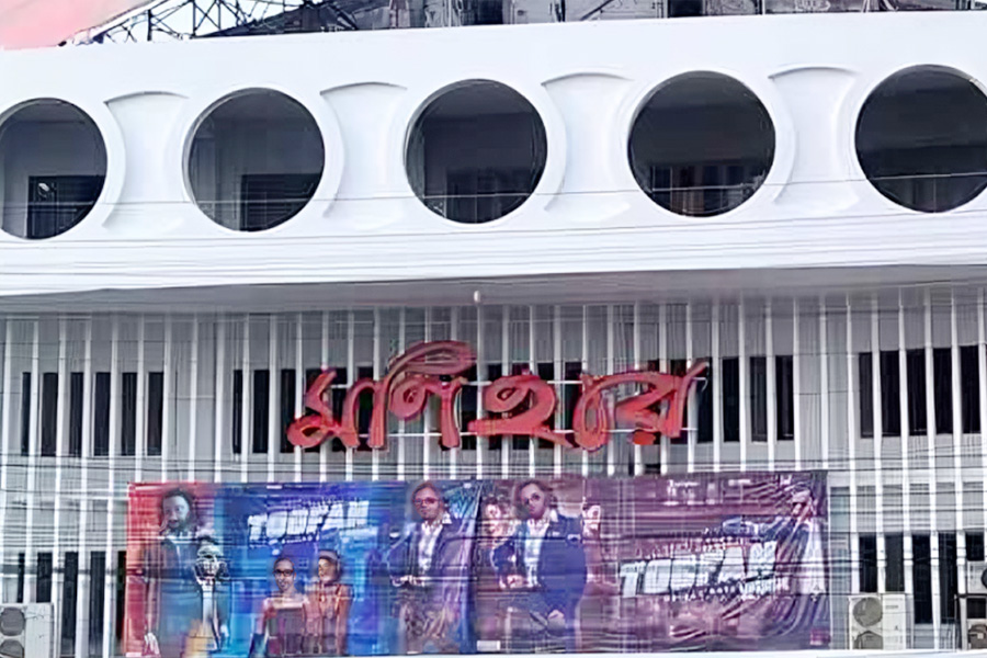 দর্শক সংকট, ভেঙে ফেলা হবে মনিহার সিনেমা হল