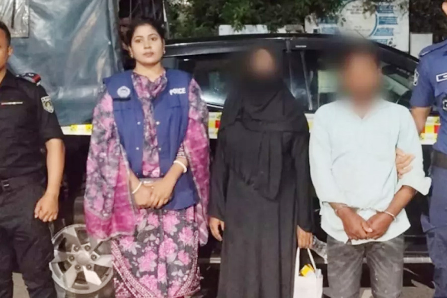 চট্টগ্রামে মাকে জবাই করে হত্যার অভিযোগে ছেলে-পুত্রবধূ গ্রেপ্তার