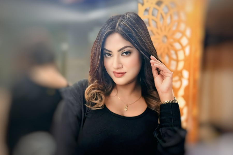 অভিনয় ছাড়ার ঘোষণা মৌ খানের