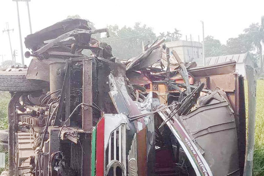 ভালুকায় ২ বাসের মুখোমুখি সংঘর্ষে নিহত ২, আহত ১০