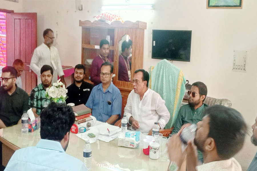 গৌরীপুরে বিএনপি নেতার ফ্রি মেডিকেল ক্যাম্প