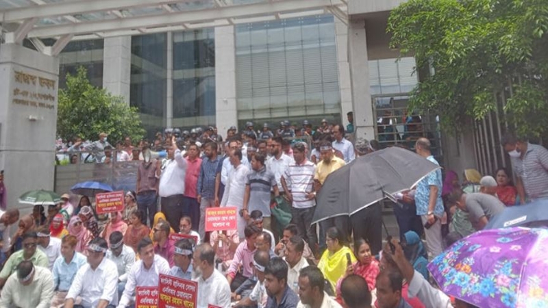 এনবিআর চেয়ারম্যানের অপসারণ দাবিতে ‘কমপ্লিট শাটডাউন’ চলছে