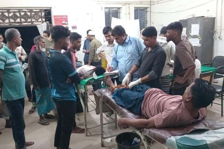 আধিপত্য বিস্তার নিয়ে সংঘর্ষে গুলিবিদ্ধসহ আহত ১৫ জন