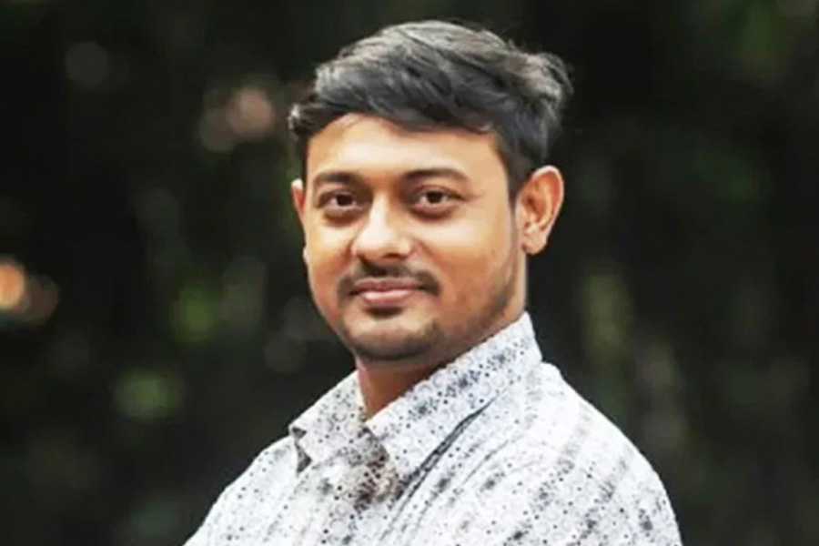 নাসীরুদ্দীন পাটওয়ারীর ওপর ডিম ও ইট-পাটকেল নিক্ষেপ