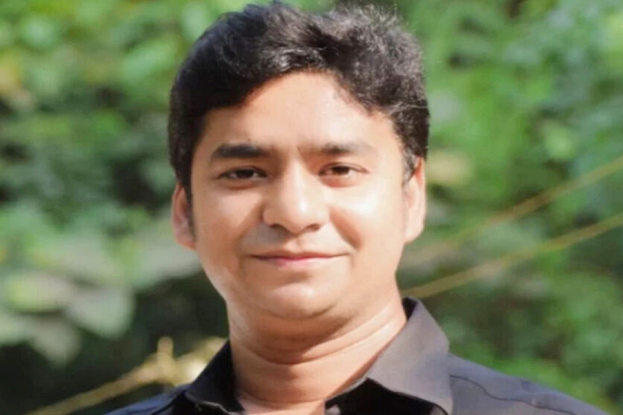 আইডি হ্যাকের আড়ালে জামায়াত আমির দেশকে বোকা বানাচ্ছেন