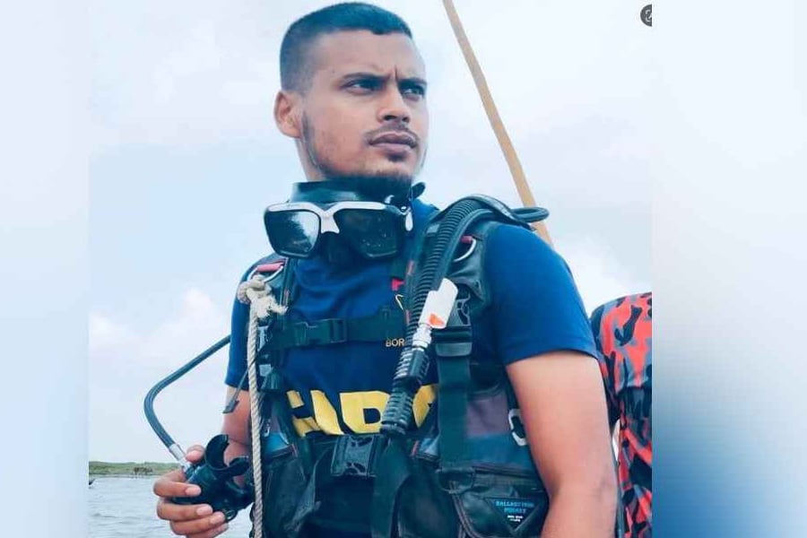 রাষ্ট্রীয় পদকপ্রাপ্ত ফায়ার সার্ভিসের ডুবুরি সাদিক হোসেন শুভ।  ছবি: সংগৃহীত