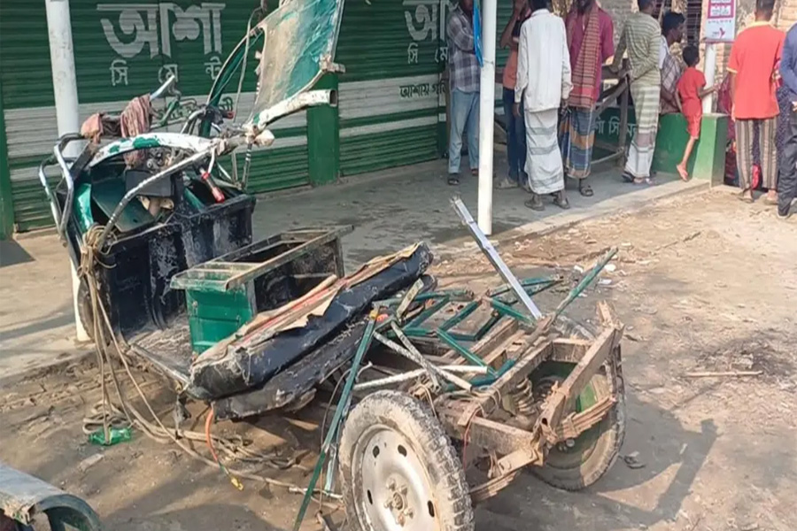 নাটোরে ট্রাক-ইজিবাইক সংঘর্ষে নিহত ৩