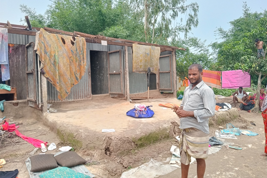 নবাবগঞ্জে কালবৈশাখীর তাণ্ডবে গাছ, ফসল ও বসতবাড়ির ব্যাপক ক্ষয়ক্ষতি