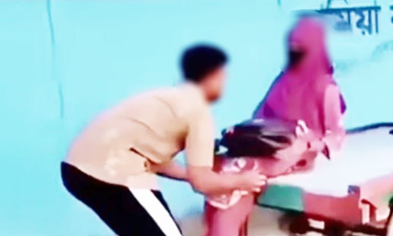 ৩ তরুণের বিতর্কিত কাণ্ডে নেট দুনিয়ায় তোলপাড়