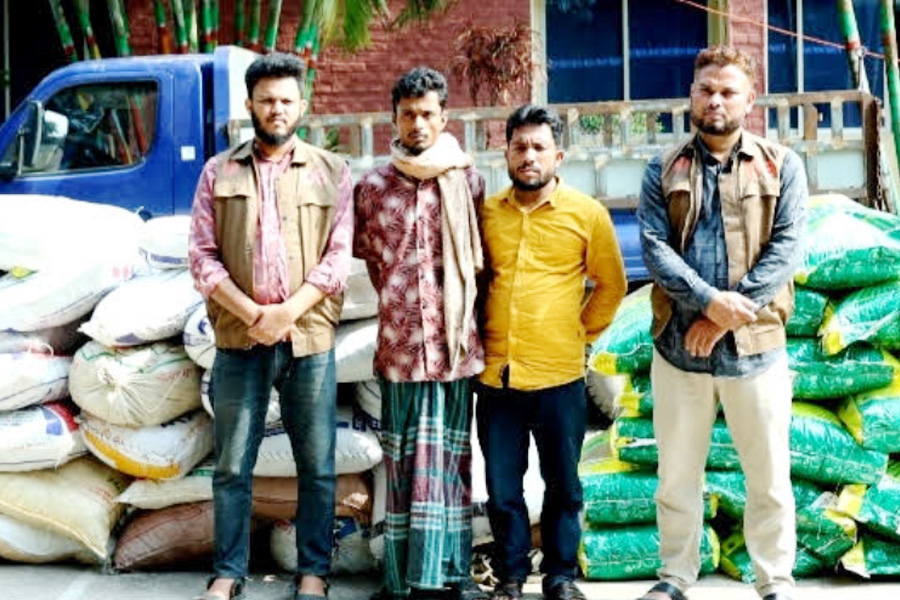 নেত্রকোনায় ডিবি’র অভিযানে ভারতীয় ফুচকা-জিরা জব্দ, গ্রেপ্তার ২