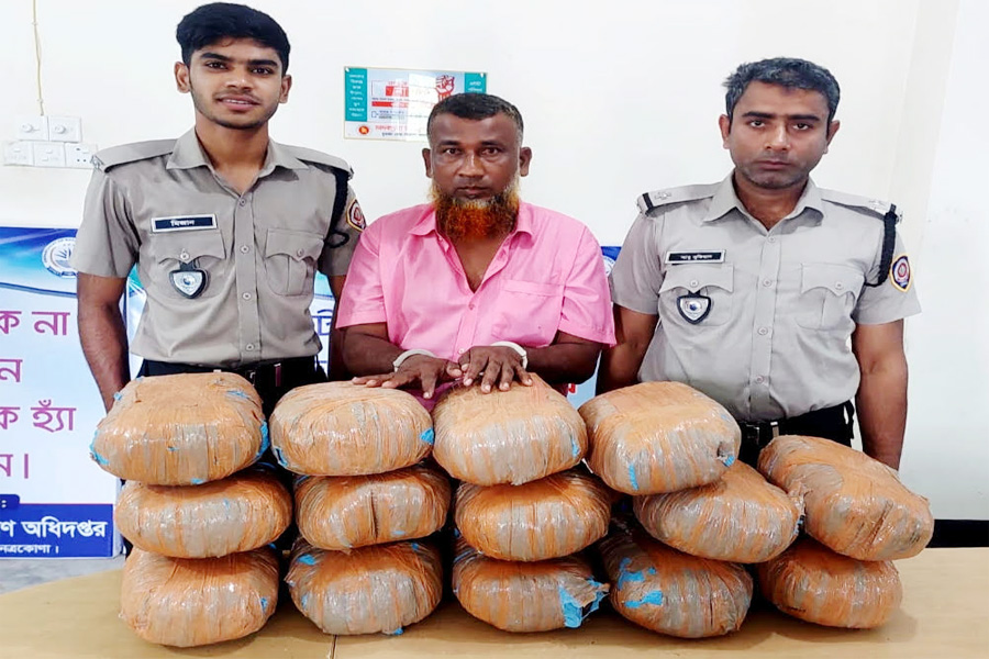 নেত্রকোনায় ২৮ কেজি গাঁজাসহ আটক ১