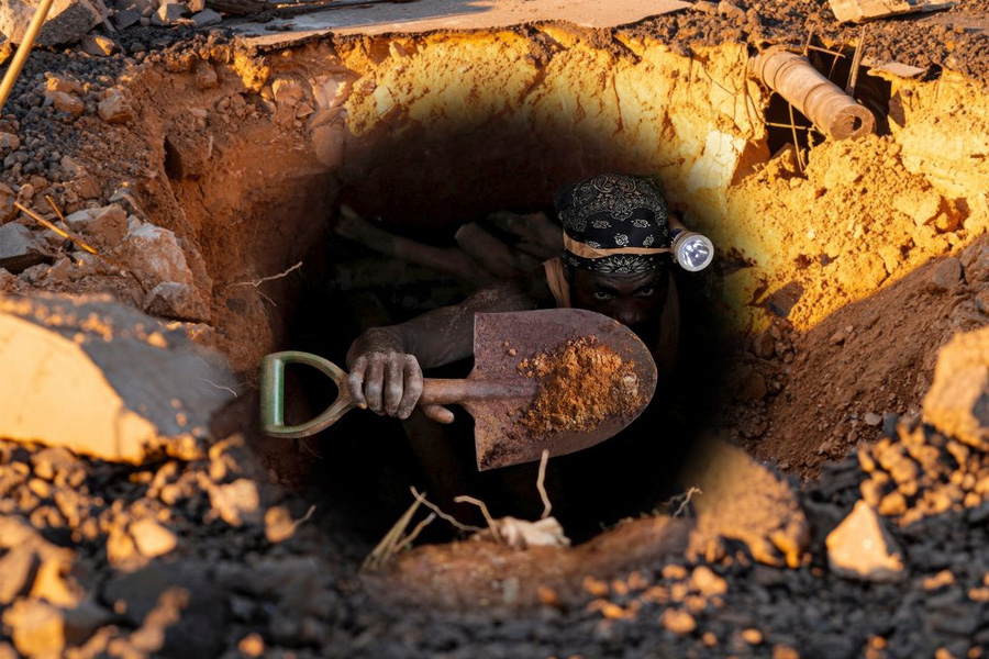 নাইজেরিয়ায় স্বর্ণখনিতে ধস, অন্তত ১শ’ নিহতের আশঙ্কা