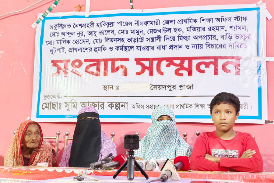 নীলফামারীতে স্বামীর অনৈতিক কর্মকাণ্ডের প্রতিবাদ করায় প্রাণনাশের হুমকি