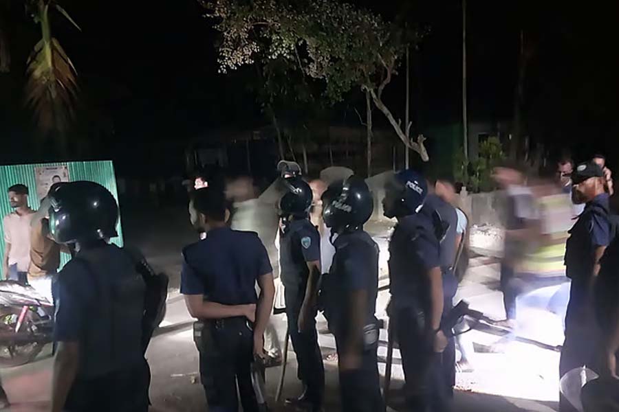 নোয়াখালীতে বিএনপি-আ’লীগ সংঘর্ষে আহত ৬, অগ্নিসংযোগ