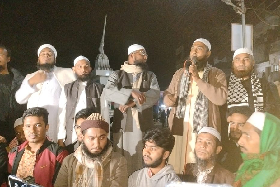 ওসমান হাদির জন্মভূমি নলছিটিতে হত্যাচেষ্টার প্রতিবাদে বিক্ষোভ মিছিল