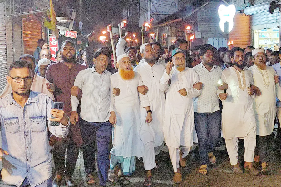 নুরের ওপর হামলার প্রতিবাদে গলাচিপায় বিক্ষোভ ও মশাল মিছিল