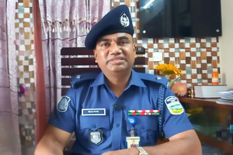 ঘুষ ভাগাভাগিতে সহকর্মীর ‘হক’ আদায়ের নির্দেশ ফাঁস, ওসি প্রত্যাহার