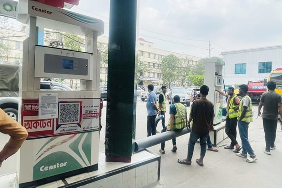 বেশি তেল কিনলে পাম্পে মজুদ ফুরিয়ে যেতে পারে