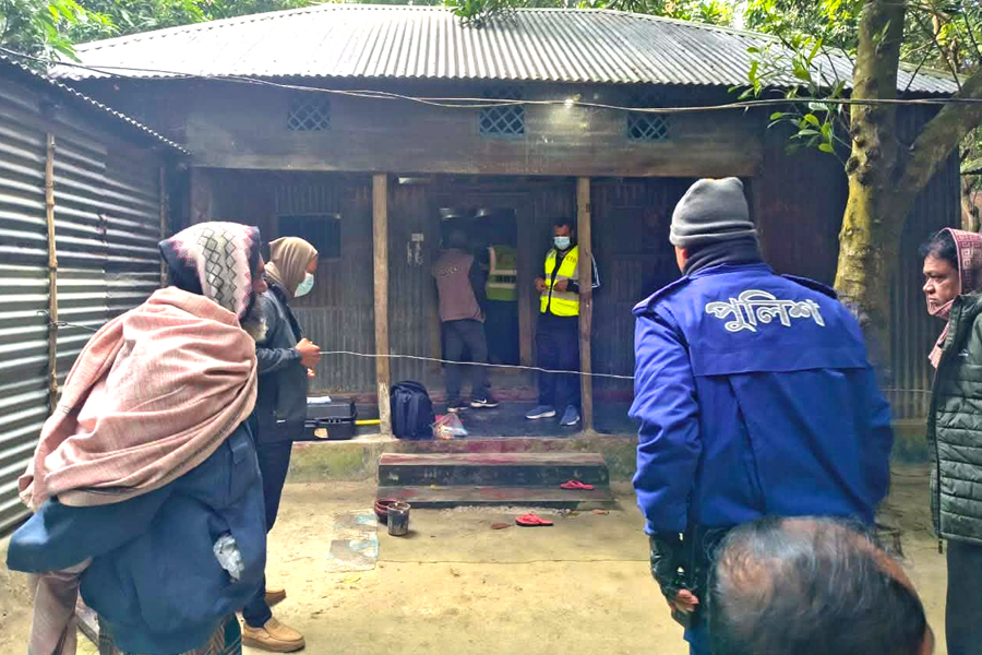 পাবনায় বৃদ্ধাকে গলা কেটে হত্যার অভিযোগ
