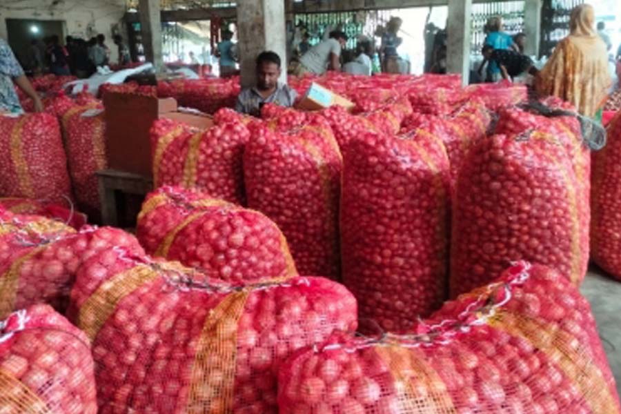 পেঁয়াজ চাষ করে এবার লোকসানে রাজশাহীর চাষীরা