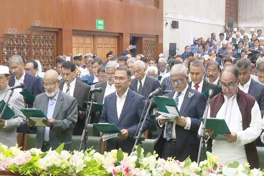 সংসদ ভবনে শপথ নিলেন বিএনপির নবনির্বাচিত এমপিরা