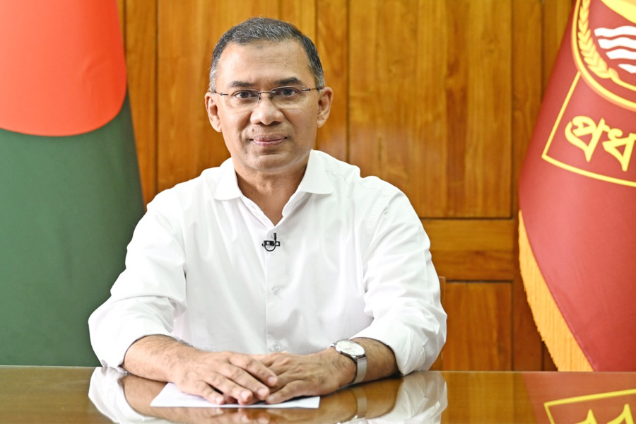 ঈদ ছুটি শেষে সচিবালয়ে কর্মব্যস্ত প্রধানমন্ত্রী