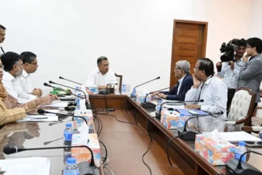 সচিবালয়ের মন্ত্রিপরিষদ বিভাগের সভাকক্ষে এই বৈঠক অনুষ্ঠিত হয়। ছবি: ভিওডি বাংলা