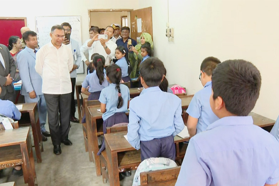 খুদে শিক্ষার্থীদের সঙ্গে প্রধানমন্ত্রীর অনুপ্রেরণাদায়ী ও হৃদ্যতাপূর্ণ মুহূর্ত