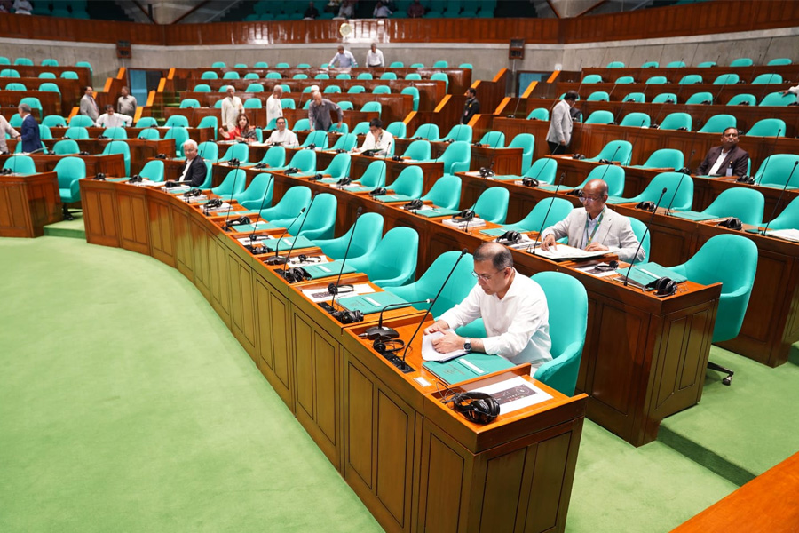 পাঁচ মিনিট আগেই সংসদের অধিবেশনে প্রবেশ করেন প্রধানমন্ত্রী