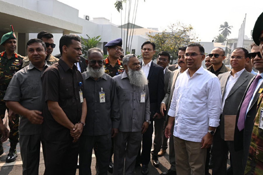 পুরনো কর্মচারীদের কাছে ডেকে কথা বললেন তারেক রহমান
