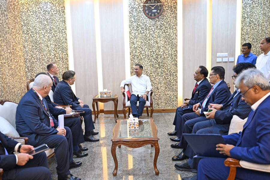 প্রধানমন্ত্রীর ৮ কার্ডে বদলে যাচ্ছে সেবার কাঠামো: কী সুবিধা পাচ্ছেন জনগণ