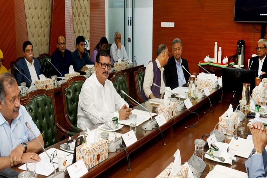 সচিবালয়ে বন্যা পরিস্থিতি নিয়ে আন্তঃমন্ত্রণালয় সভায় সভাপতিত্ব করেন স্থানীয় সরকারমন্ত্রী। ছবি-ভিওডি বাংলা