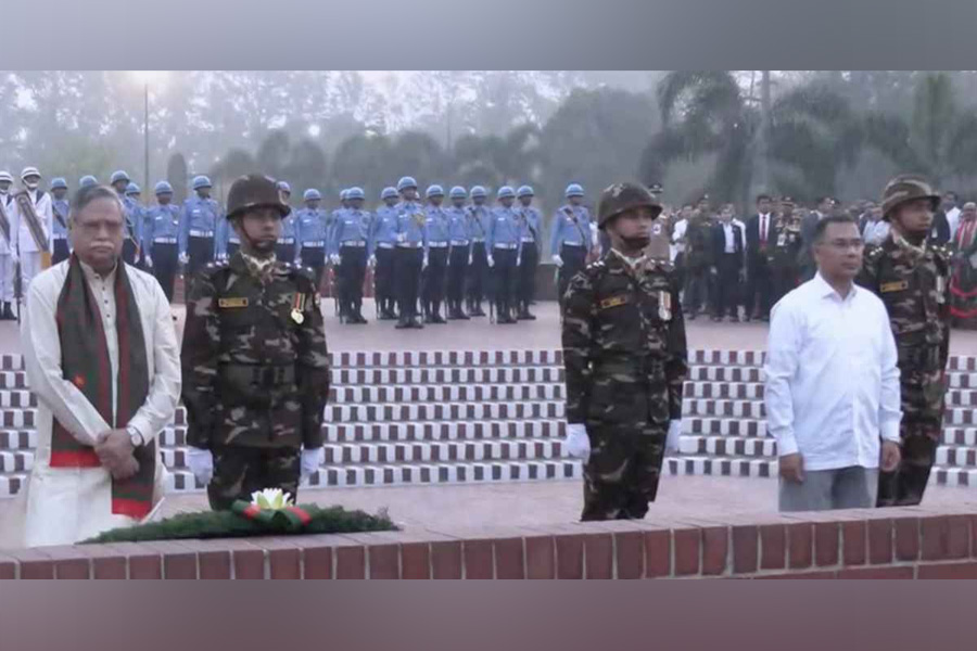 স্মৃতিসৌধে রাষ্ট্রপতি ও প্রধানমন্ত্রীর শ্রদ্ধা