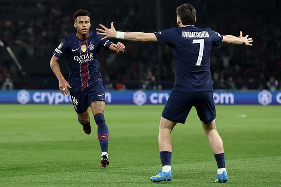 পিএসজির দাপটে বিধ্বস্ত লিভারপুল