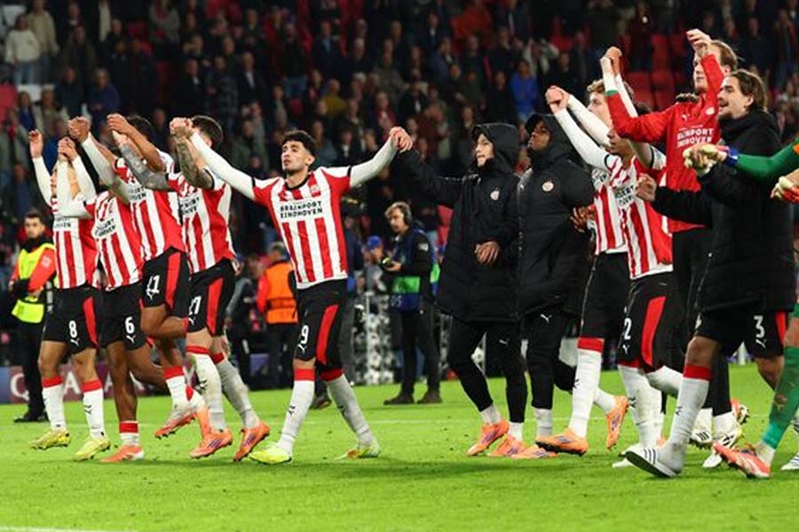 পাঁচ ম্যাচ হাতে রেখেই শিরোপা জিতল পিএসভি