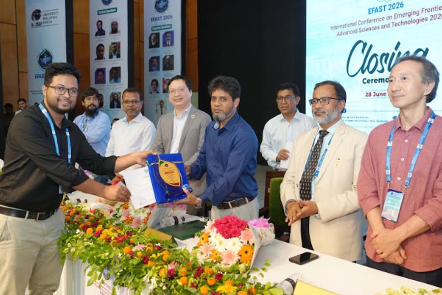 সম্মেলনে অংশগ্রহণকারী গবেষকদের সঙ্গে অতিথিরা।  ছবি: ভিওডি বাংলা