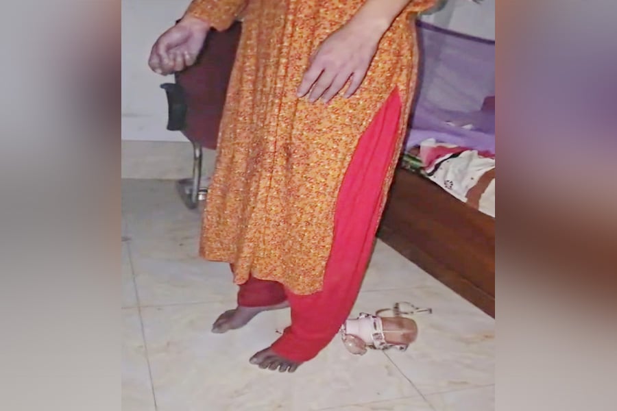 পাবনায় গৃহবধূর ঝুলন্ত মরদেহ উদ্ধার