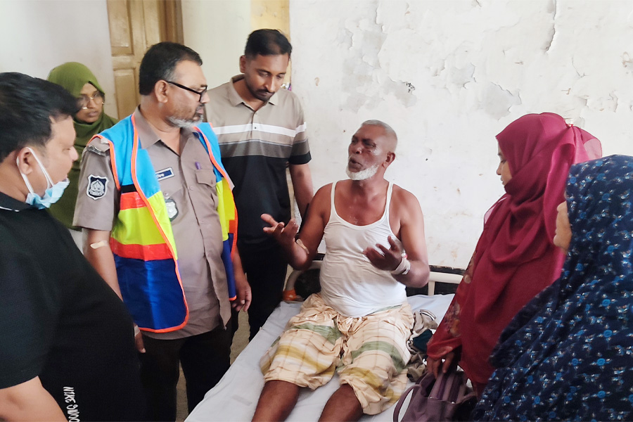 পদ্মা নদীতে নৌ পুলিশের উপর দুর্বৃত্তদের হামলা, আহত ৬