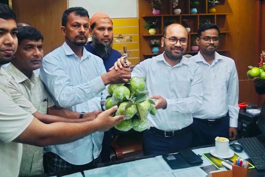 কৃষিযন্ত্রের তেলের জন্য মন্ত্রীকে কৃষকের ফোন!