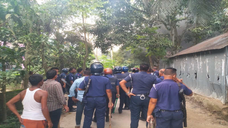 পাবনায় মসজিদ নিয়ে সংঘর্ষে পৃথক দু’টি মামলা