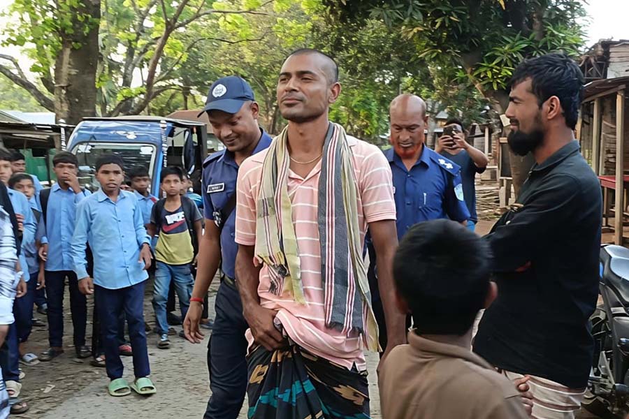 স্কুলমাঠে গিয়ে বিএনপি নেতার মাদকাসক্ত ছেলের তান্ডব, অত:পর...