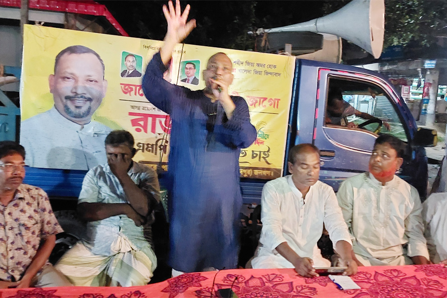 পাবনা-৩ আসন নিয়ে সার্কাস চালাচ্ছেন ১ প্রার্থী