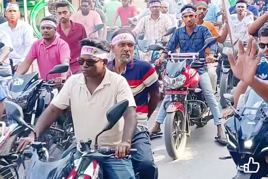 পাবনা-৩: আনোয়ারুল ইসলামের মোটরসাইকেল শোডাউন