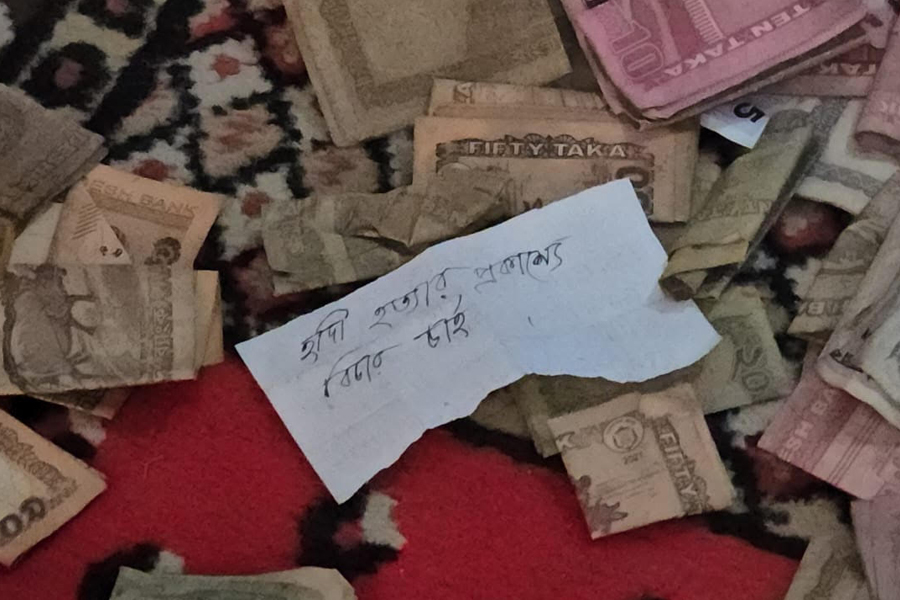 প্রকাশ্যে বিচার দাবি জানিয়ে পাগলা মসজিদের দানবাক্সে চিঠি