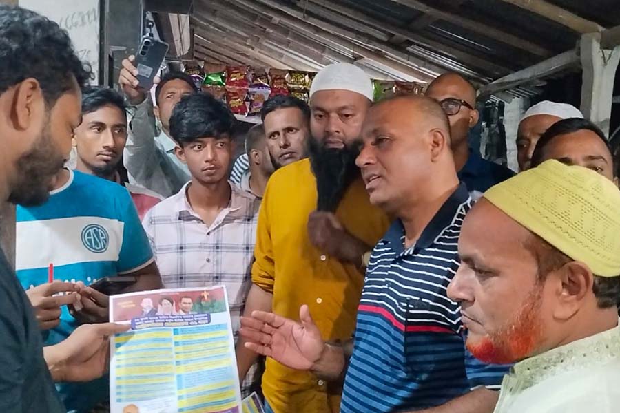 বিএনপি’র রাষ্ট্র কাঠামো মেরামতের ৩১ দফা লিফলেট বিতরণ