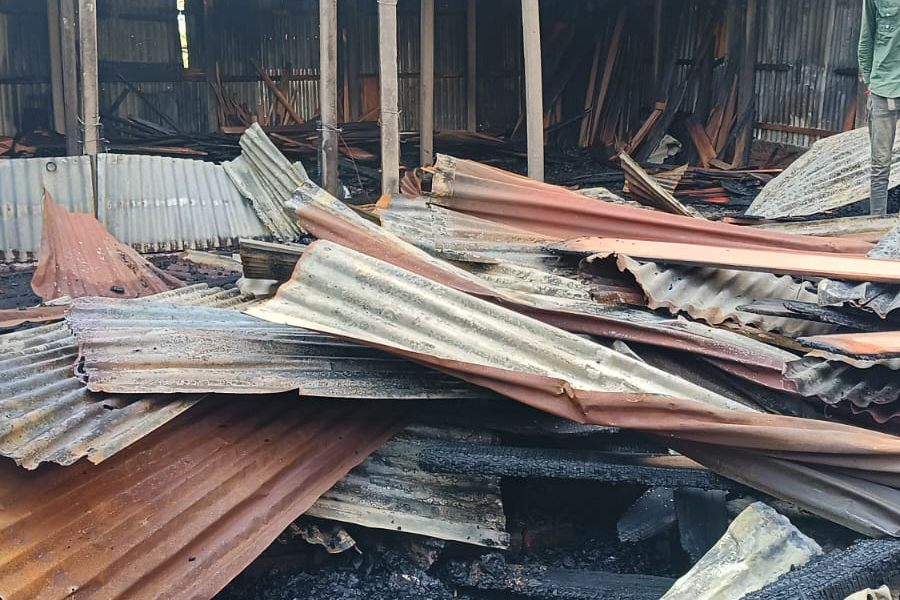 পাংশায় অগ্নিকাণ্ডে ব্যবসা প্রতিষ্ঠান ও বসতঘর ভস্মীভূত