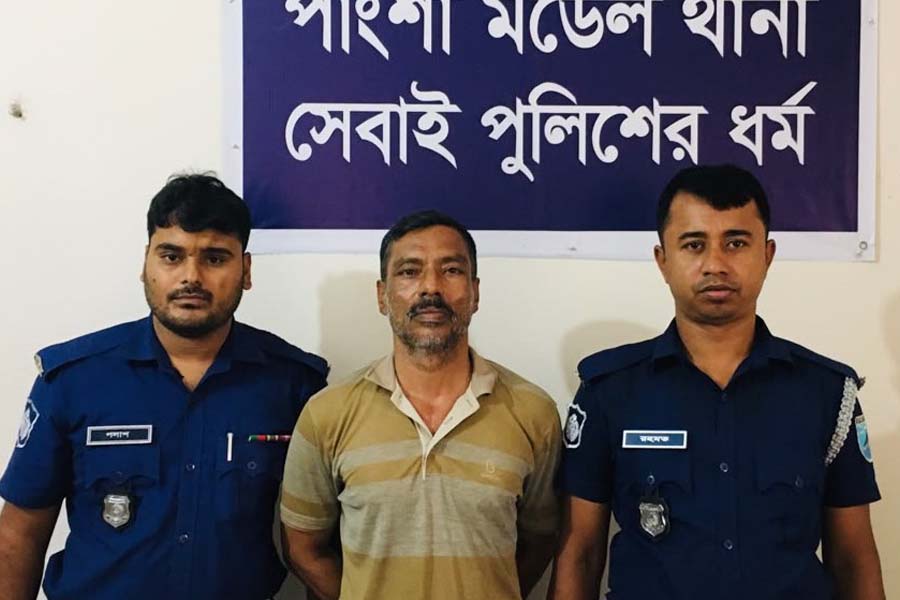 পাংশায় ক্লিনিকে চাঁদাবাজির অভিযোগে প্রধান আসামি গ্রেপ্তার