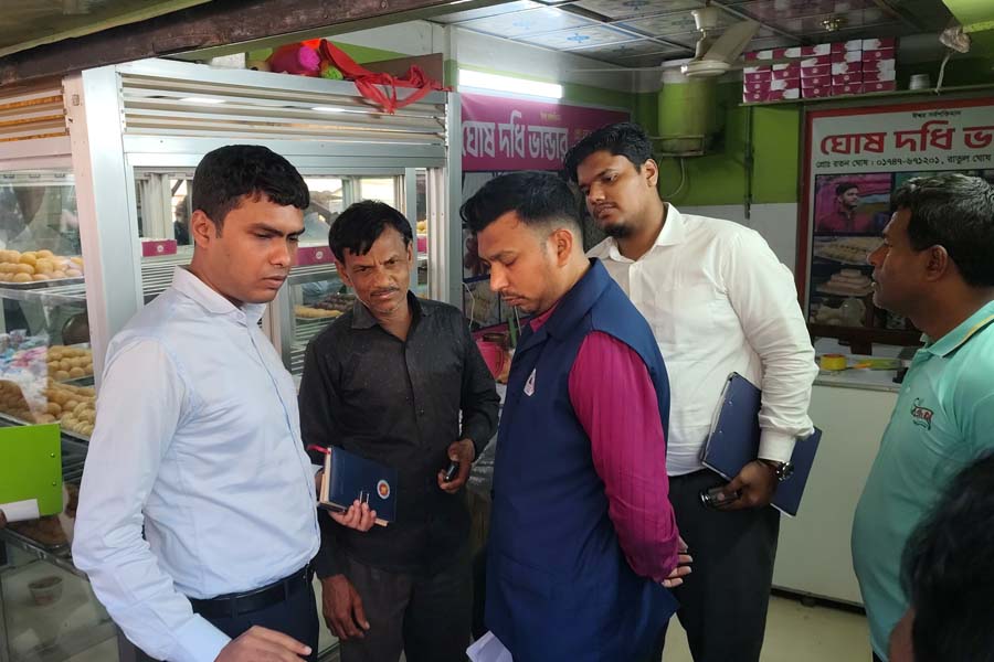 পাংশায় বিএসটিআই-এর অভিযান, ২ প্রতিষ্ঠানকে জরিমানা