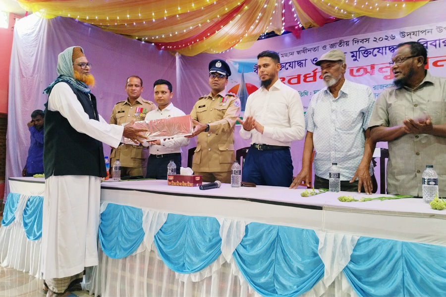 পাংশায় স্বাধীনতা দিবসে মুক্তিযোদ্ধা ও শহিদ পরিবারকে সংবর্ধনা